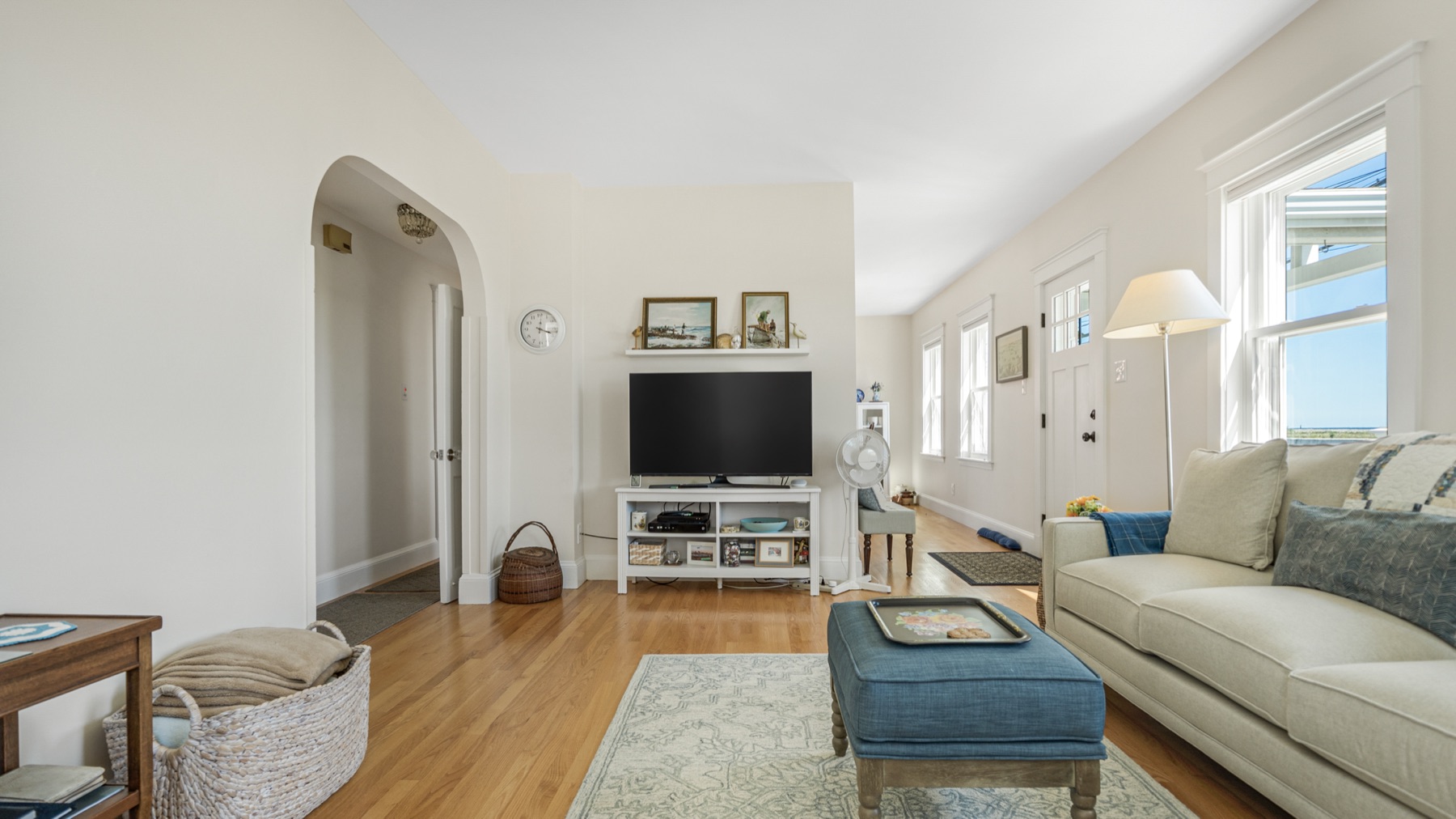 807 Shirley Street — Living Area